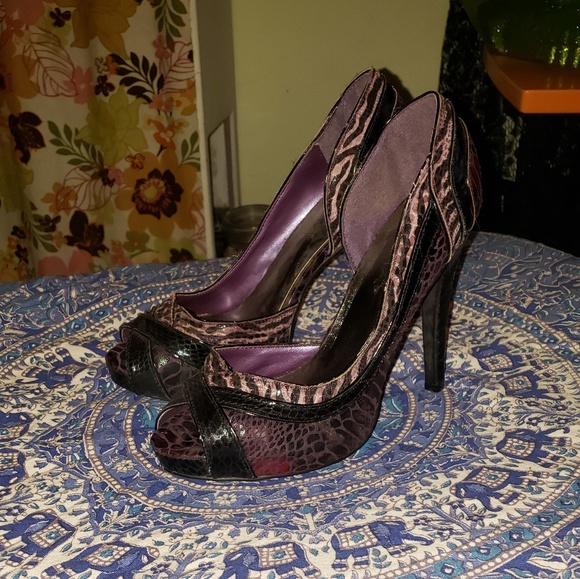Shoes - Picture 2 of 3
